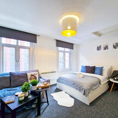 Spacious Room With Sofa London Exterior foto