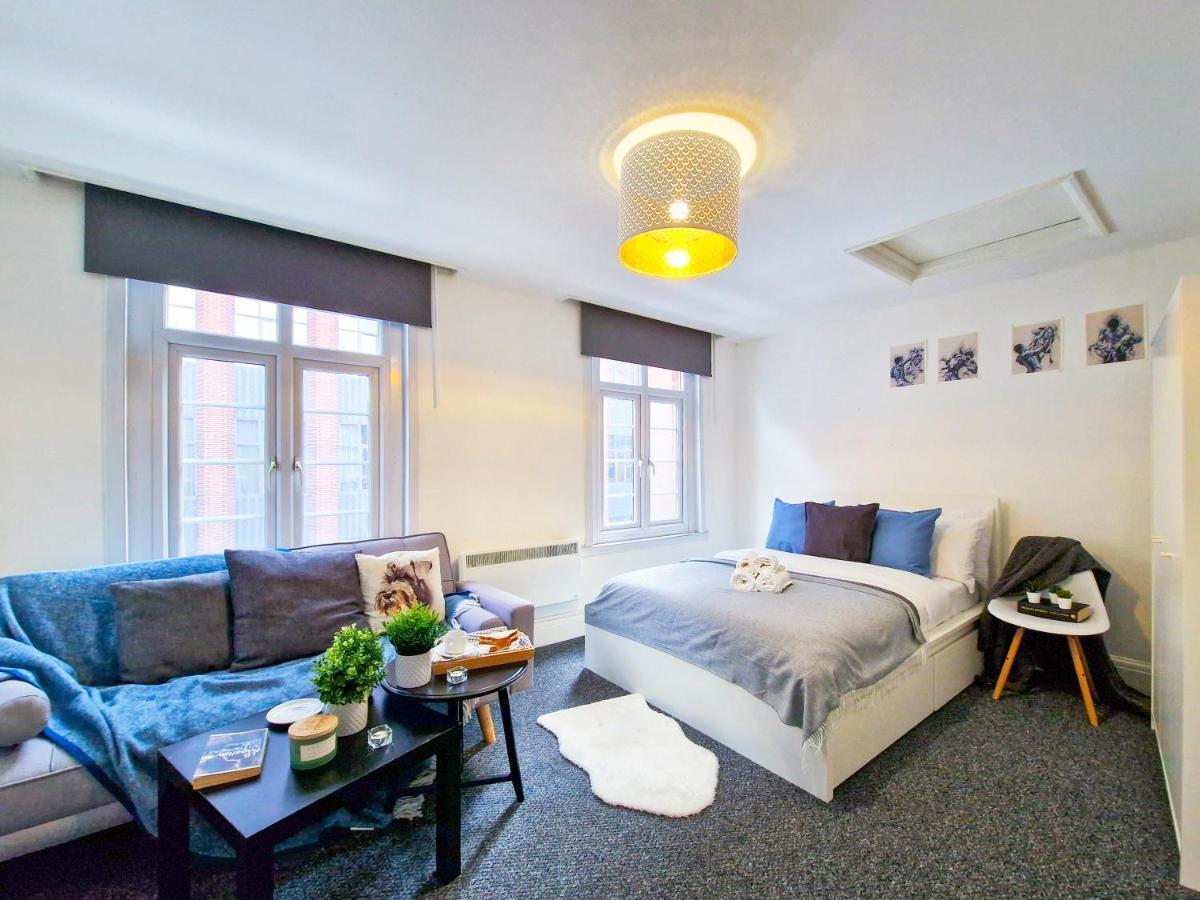 Spacious Room With Sofa London Exterior foto
