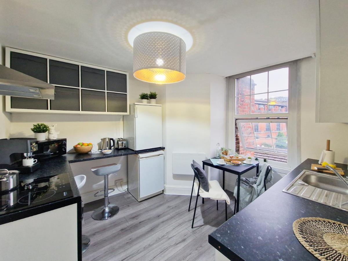Spacious Room With Sofa London Exterior foto